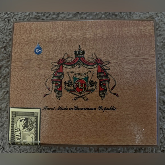 Vintage Arturo Fuente Wooden Empty Cigar Box - Picture 6 of 9